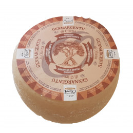 Sardinian goat cheese Monti di Oliena - Caseificio di Oliena