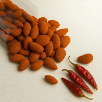 Mandorle al Cioccolato e Paprika Dolce - Mandorle Ricoperte - Prodotto a Bari - Confezione da 200g - La Fattoria Della Mandorla Mandorle al Cioccolato e Paprika Dolce - Mandorle Ricoperte - Prodotto a Bari - Confezione da 200g - La Fattoria Della Mandorla